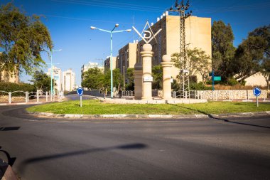 Masonik Meydanı ve çevresindeki sokaklarda Necef başkenti. Beer Sheva Güney İsrail'in Negev Çölü'en büyük şehridir