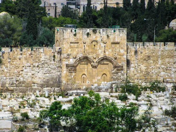 A keleti falon a régi város Jeruzsálem arany kapuk — Stock Fotó