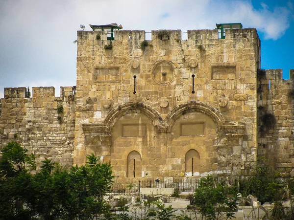 Golden gates of Jerusalem on the east wall of the old town — Stock Photo, Image