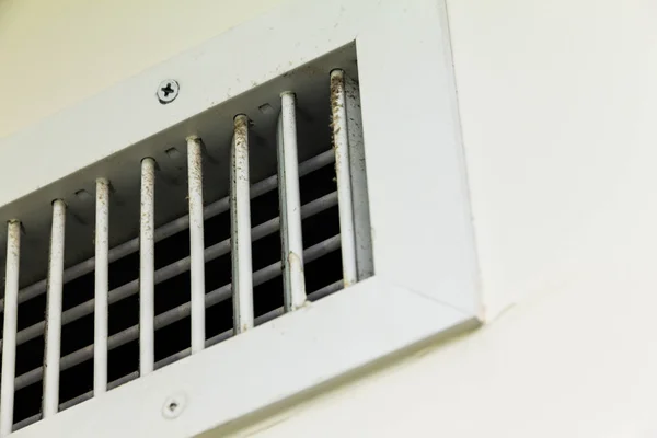Old dusty wall-mounted air conditioner grille — Stock Photo, Image