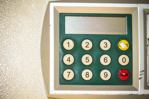 Caja de seguridad antigua con cerradura electrónica en el hotel — Foto de Stock