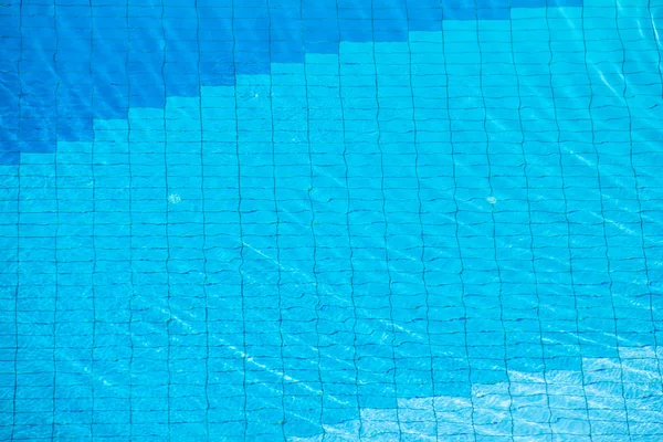 Água rasgada azul na piscina — Fotografia de Stock