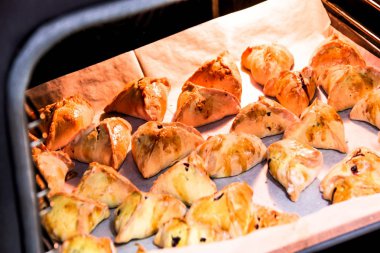 Sıcak fırında pişirme hemen sonra ev yapımı hamantashen