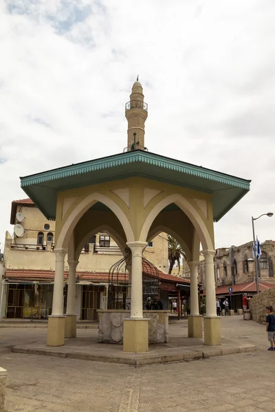 Old medieval Arab neighborhood of Jaffa with a well in the gazebo — Stock Photo, Image