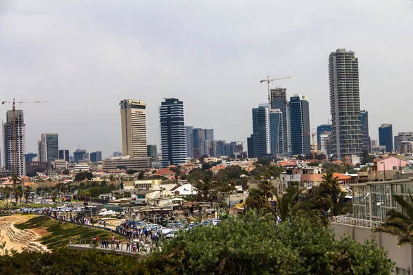 Zeekust en de weergave van de tel aviv van oude jaffa — Stockfoto