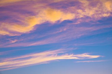 Güzel kızıl gün batımı