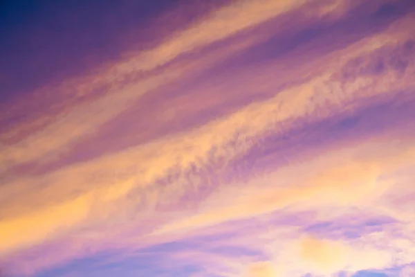 Schöner purpurroter Sonnenuntergang — Stockfoto