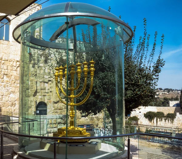 Golden Menorah - copy of one used in Second Temple in Jewish Quarter .  Jerusalem, Israel — Stock Photo, Image