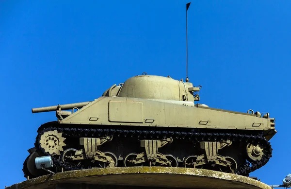 Le char sur la tour, l'Américain M4 Sherman. Latrun, Israël — Photo