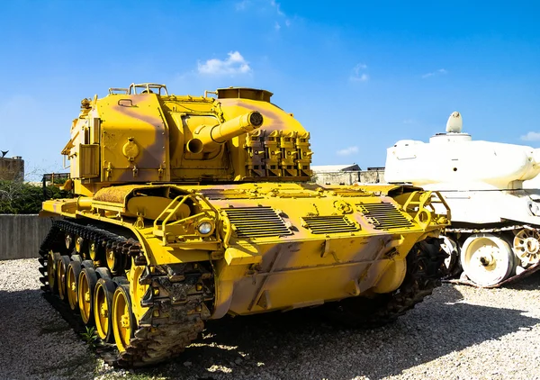 M52 selbstfahrendes Gewehr, das von idf während eines sechstägigen Krieges von der jordanischen Armee erbeutet wurde. latrun, israel — Stockfoto