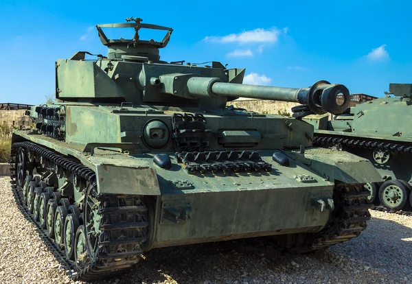 Tedesco ha fatto Panzer PzKpfw IV carro armato medio battaglia catturato da IDF sulle alture del Golan. Latrun, Israele — Foto Stock