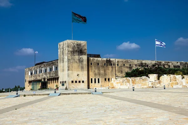 Fortaleza Latrun (antiga delegacia de polícia britânico-palestina) agora Museu Yad Lashiryon (Armoured Corps). Israel — Fotografia de Stock