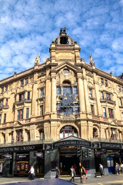 Ünlü Londra Hipodrom Casino, İngiltere'de. Londra Hipodrom 1900 yılında bir Hipodrom circus ve çeşitli performanslar için olarak Frank Matcham tarafından yaptırılmıştır.