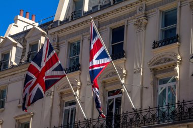 Londra'da İngiliz bayrakları