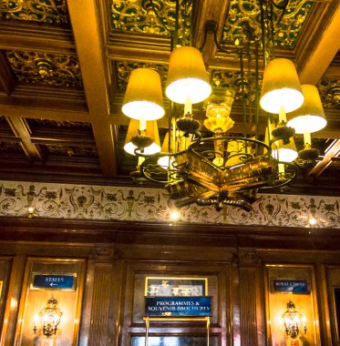 İç lobisinin Her Majesty's tiyatro, Londra, İngiltere.