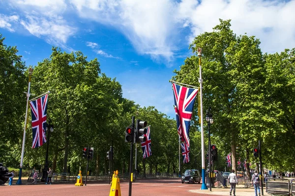 The Mall, rua em frente ao Palácio de Buckingham em Londres — Fotografia de Stock