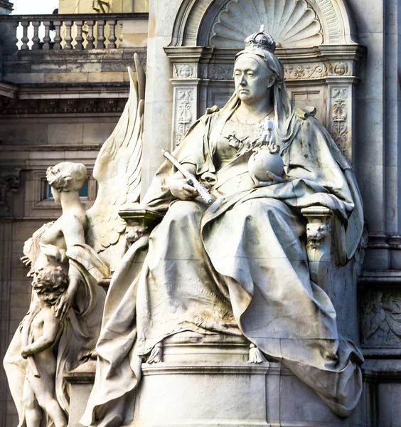 Memorial Imperial à Rainha Vitória (1911, desenhado por Sir Aston Webb) em frente ao Palácio de Buckingham — Fotografia de Stock