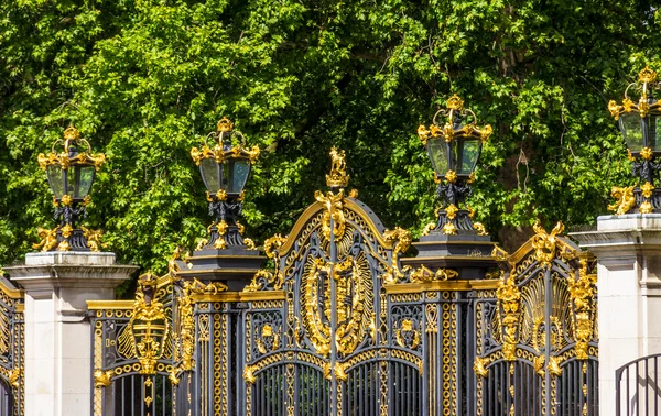 Золоті ворота St James park, Лондон — стокове фото
