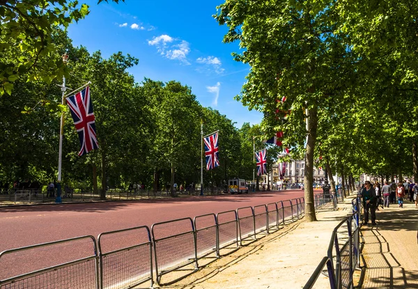 The Mall, street in front of Buckingham Palace in London — Stock Photo, Image