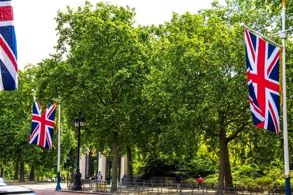 The Mall, street in front of Buckingham Palace in London — Stock Photo, Image