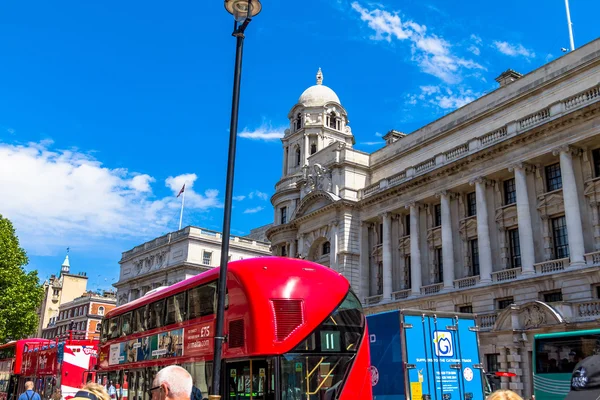 Eski savaş ofis binası, Whitehall - Londra, İngiltere Savunma Bakanlığı eski konumunu gördüm — Stok fotoğraf