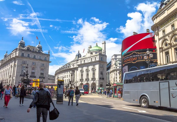 Piccadilly Circus Londra manzarası. Reklam panoları Ünlü markalar burada en az 20 yıldır edilmiş ve sembolleri ünlü Meydanı olarak kabul edilir. — Stok fotoğraf