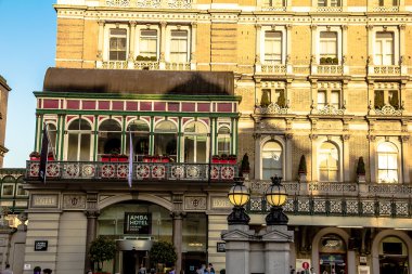 Amba Hotel ve Charing Cross, Strand, 