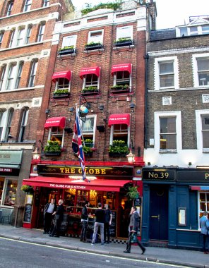 Covent Garden mahalle, Londra, küçük pub yakın tanımlanamayan kişi.