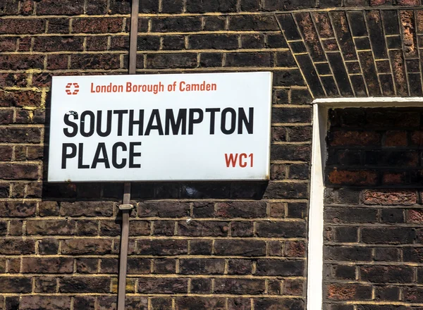 Знак вулиці Саутгемптона місце в районі Камден в центрі Лондона, Сполучені Штати Америки — стокове фото