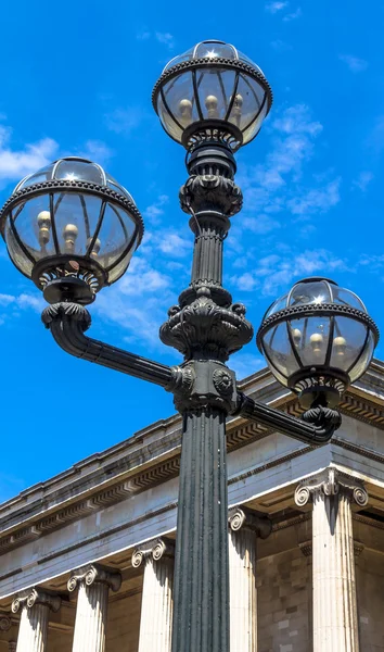 Posto de lâmpada perto do museu britânico. Londres. Reino Unido — Fotografia de Stock