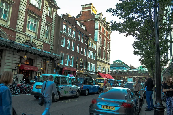 Covent Garden mahalle, Londra, kimliği belirsiz kişi. — Stok fotoğraf