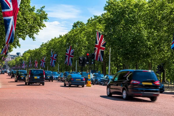 The Mall, rua em frente ao Palácio de Buckingham em Londres — Fotografia de Stock