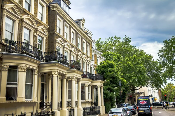 Velho apartamento grande casas na área Kensington Olympia, Londres — Fotografia de Stock