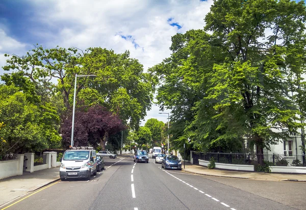 Una de las calles verdes a la hora de la tarde. Londres — Foto de Stock