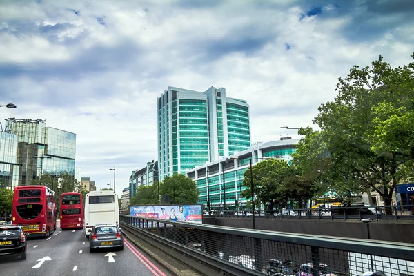 Westminster. bölgede caddeleri üzerinde yoğun trafik. Londra — Stok fotoğraf