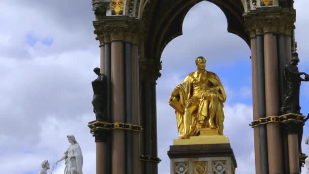 Albert-Denkmal auf wolkenverhangenem Himmel, London, Großbritannien. — Stockvideo