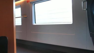 bölme içinde yüksek hızlı tren