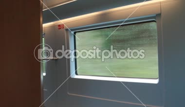bölme içinde yüksek hızlı tren