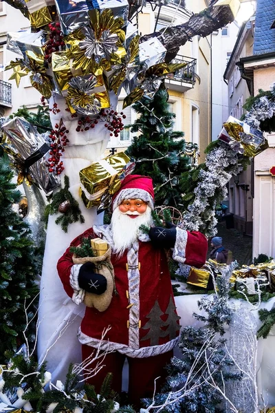 Kerstdecoratie op de straat in Baden-Baden — Stockfoto