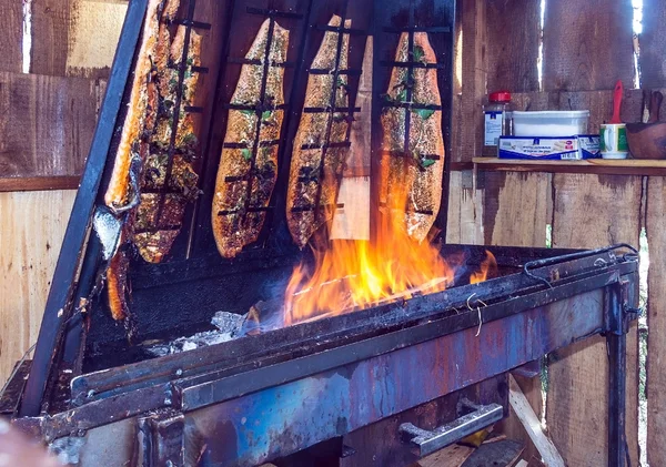 Gotowania czerwona ryba z grilla — Zdjęcie stockowe