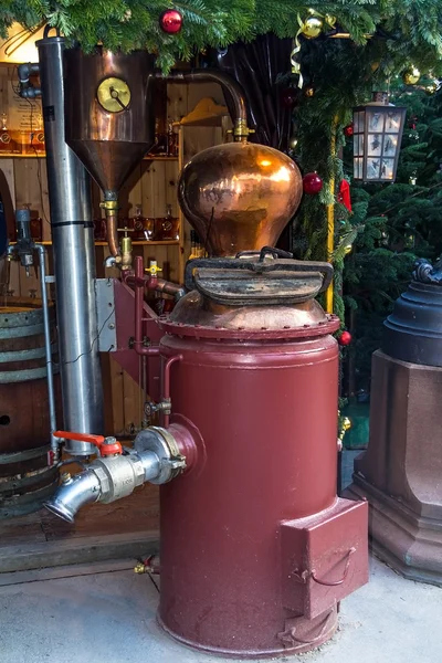 Attrezzature vintage per la produzione di birra sul mercato di Natale — Foto Stock
