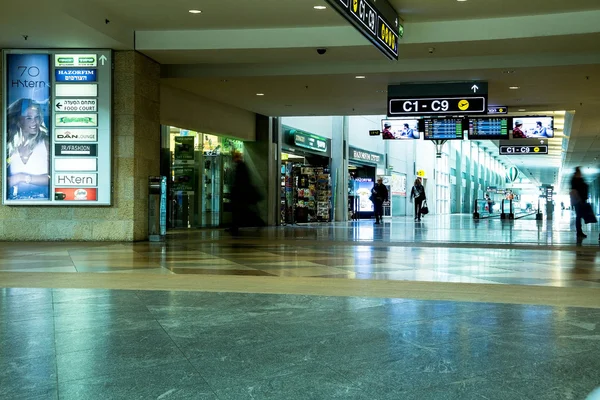Passeggeri non identificati nell'aeroporto di Ben Gurion — Foto Stock