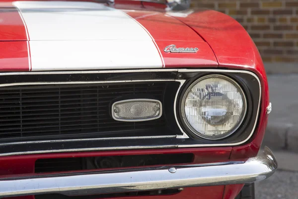 1968 Red and White Chevy Camaro Close up — Stock Photo, Image