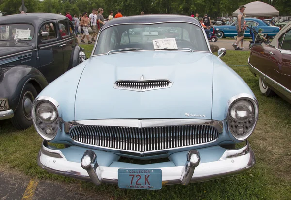 Kaiser Powder Blue Car Front View 1954 — стоковое фото