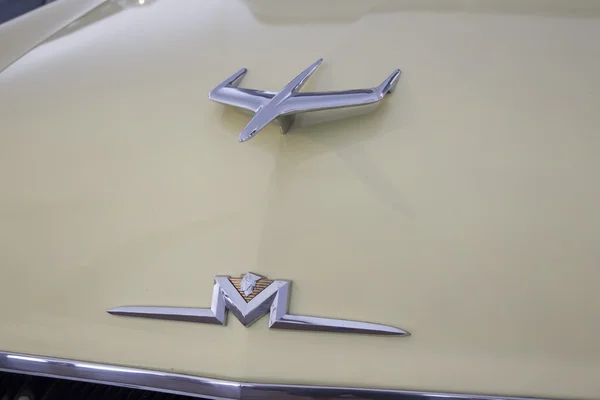 1956 Capot de voiture Mercure — Photo