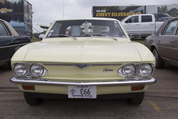 1966 Chevy Corvair Monza vooraanzicht — Stockfoto