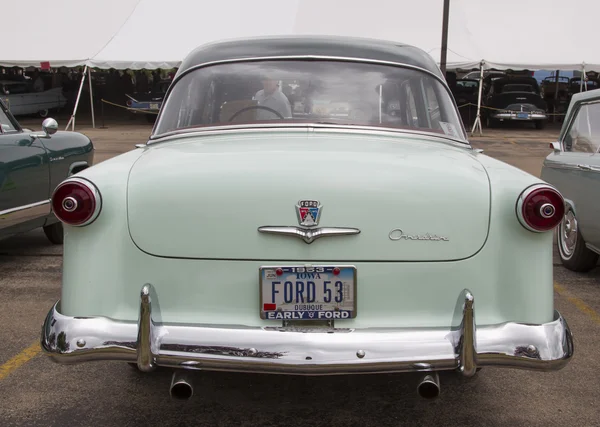 1953 Ford verde Customline Overdrive carro de perto — Fotografia de Stock