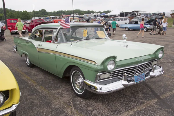 1957 Green Ford Fairlane Car Side View — Stockfoto