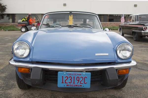 Blauer Triumph Spitfire 1500 Auto Frontansicht — Stockfoto