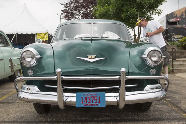 1952 Kaiser Virginian Traveler Vista frontale dell'automobile — Foto Stock